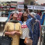 Rupa Sri Instagram - No shooting = Weekend Shopping 🛍 🥳🤪 @vinusha_devi #barathikannamma #soundarya #kannamma #vijaytelevision #shopping #weekendshopping #fun #streetfood