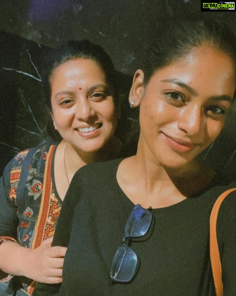Rupa Sri Instagram - Shooting holiday 🤩 #ponniyinselvan #movietime with @vinusha_devi ❤️😘