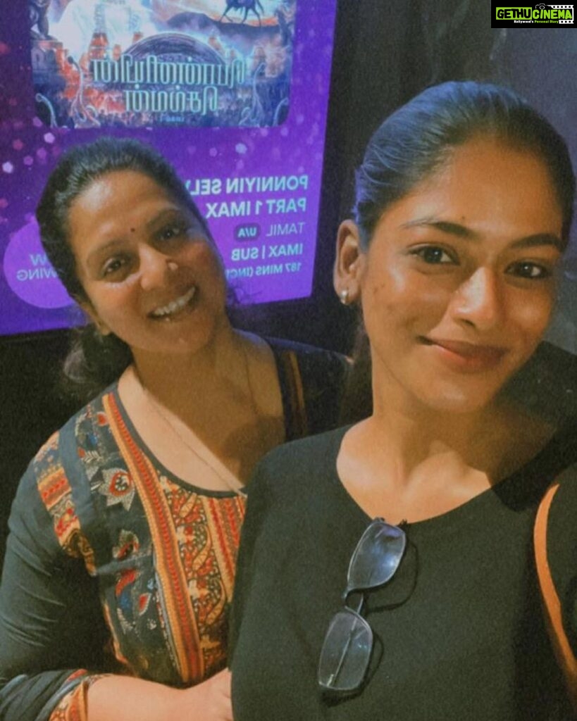 Rupa Sri Instagram - Shooting holiday 🤩 #ponniyinselvan #movietime with @vinusha_devi ❤️😘