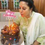 Rupa Sri Instagram - Thank you so much for sending me this beautiful cake without forgetting a year @reshmasarath18 @swab_wadi1116 They are not just my fans, they’re one of my family members. Thank you for your love and care from the beginning.🥰❤️