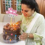 Rupa Sri Instagram - Thank you so much for sending me this beautiful cake without forgetting a year @reshmasarath18 @swab_wadi1116 They are not just my fans, they’re one of my family members. Thank you for your love and care from the beginning.🥰❤️