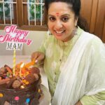 Rupa Sri Instagram - Thank you so much for sending me this beautiful cake without forgetting a year @reshmasarath18 @swab_wadi1116 They are not just my fans, they’re one of my family members. Thank you for your love and care from the beginning.🥰❤️