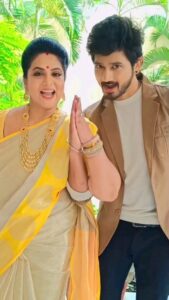 Rupa Sri Instagram - Poo pola vazhthutrukom 🌹🌺💐 with @rupasree01 Amma ❤️
.
.
.
#reels #reelsinstagram #feelitreelit #instareels #tamilreels #reelstamil  #reelitfeelit #reelsindia #jay #jaysk #rupasri #ilakkiya #suntv