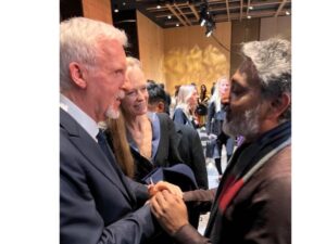 S. S. Rajamouli Instagram - The great James Cameron watched RRR.. He liked it so much that he recommended to his wife Suzy and watched it again with her.🙏🏻🙏🏻

Sir I still cannot believe you spent a whole 10 minutes with us analyzing our movie. As you said I AM ON TOP OF THE WORLD... Thank you both 🥰🥰🤗🤗