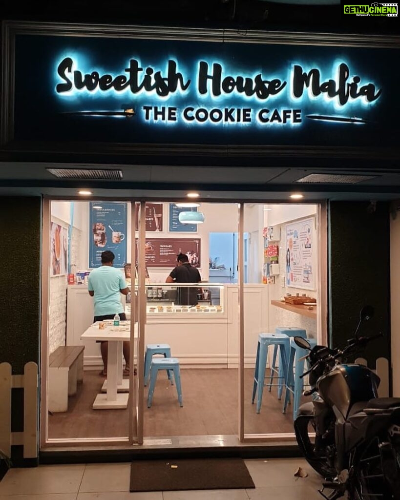 S. S. Rajamouli Instagram - ‪Found this place in Pune..that serves warm cookies with icecream.. Yummiest I ever had...👍👍 Pune, Maharashtra