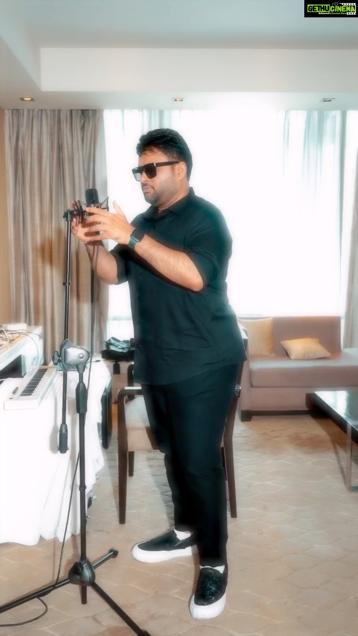 S. Thaman Instagram - Leave the hatred !! Be Sacred ✌🏽 Love & peace #Thaman 🫶 Stepping on to the Indian Idol sets in style 😎 #AhaIdolOnReels #TeluguIndianIdol @ahavideoIn