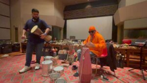 S. Thaman Instagram - With My Guru @asivamanidrums_official gaaru at Mumbai for #SarkaruVaariPaataMusic 🎧💣🏆🎵 Our session completion video ✌🏽🎵