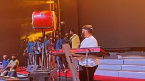 S. Thaman Instagram - The Beat of #VaaThalaivaa at Our Sound Check ❤️‍🔥 3 Am Energy Is different 💥💥💥💥💥
Tat too for Our darr #Thalapathy 🥁🥁🥁🥁🥁

#VarisuAudioLaunch 🚀🎧 #Vijay Anna #Varisu #VarisuAlbum 💃🎧