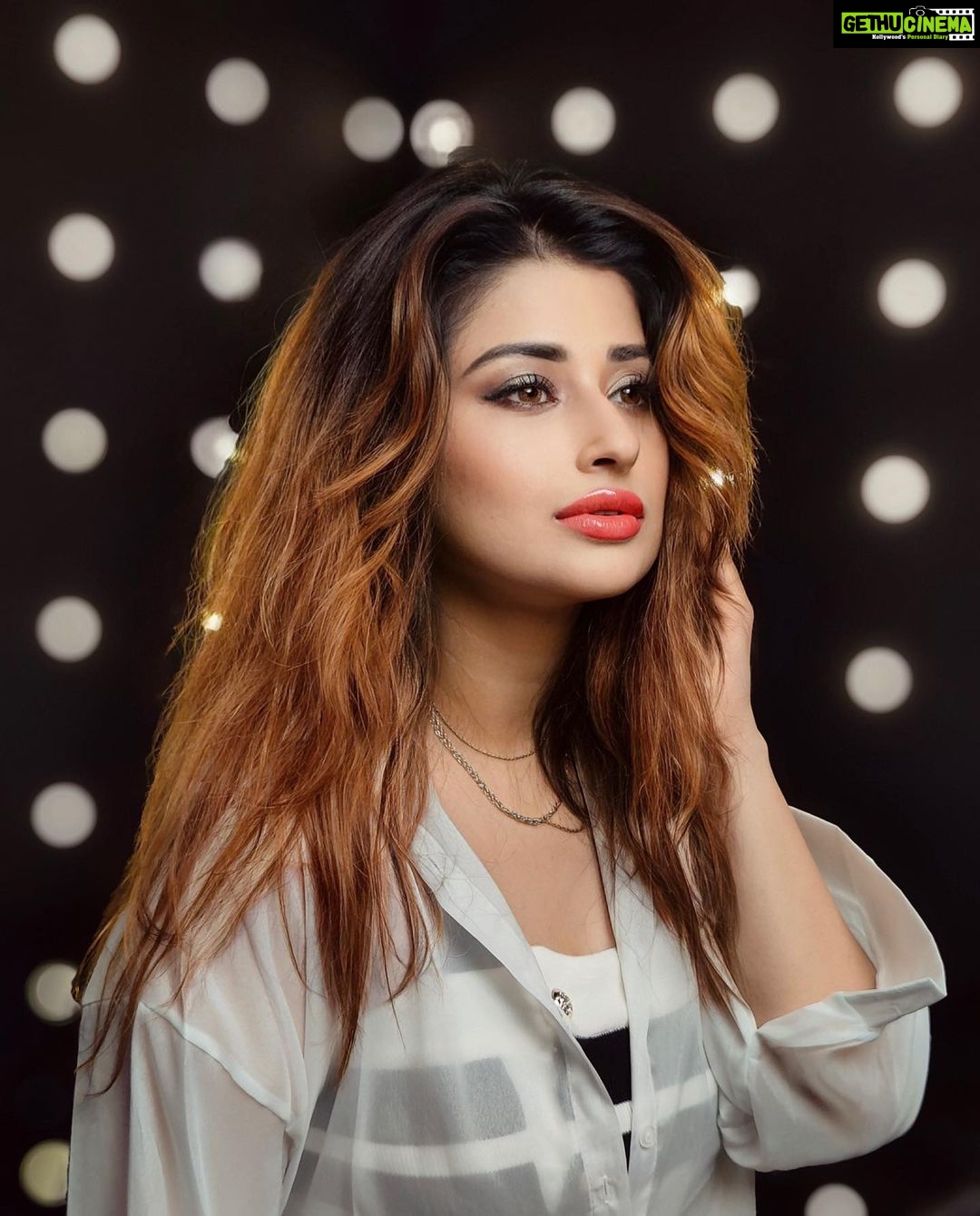 Saba Khan Instagram - Naina ❤️ . Outfit - @fashionstruc . . #sabakhan #trending #beautiful