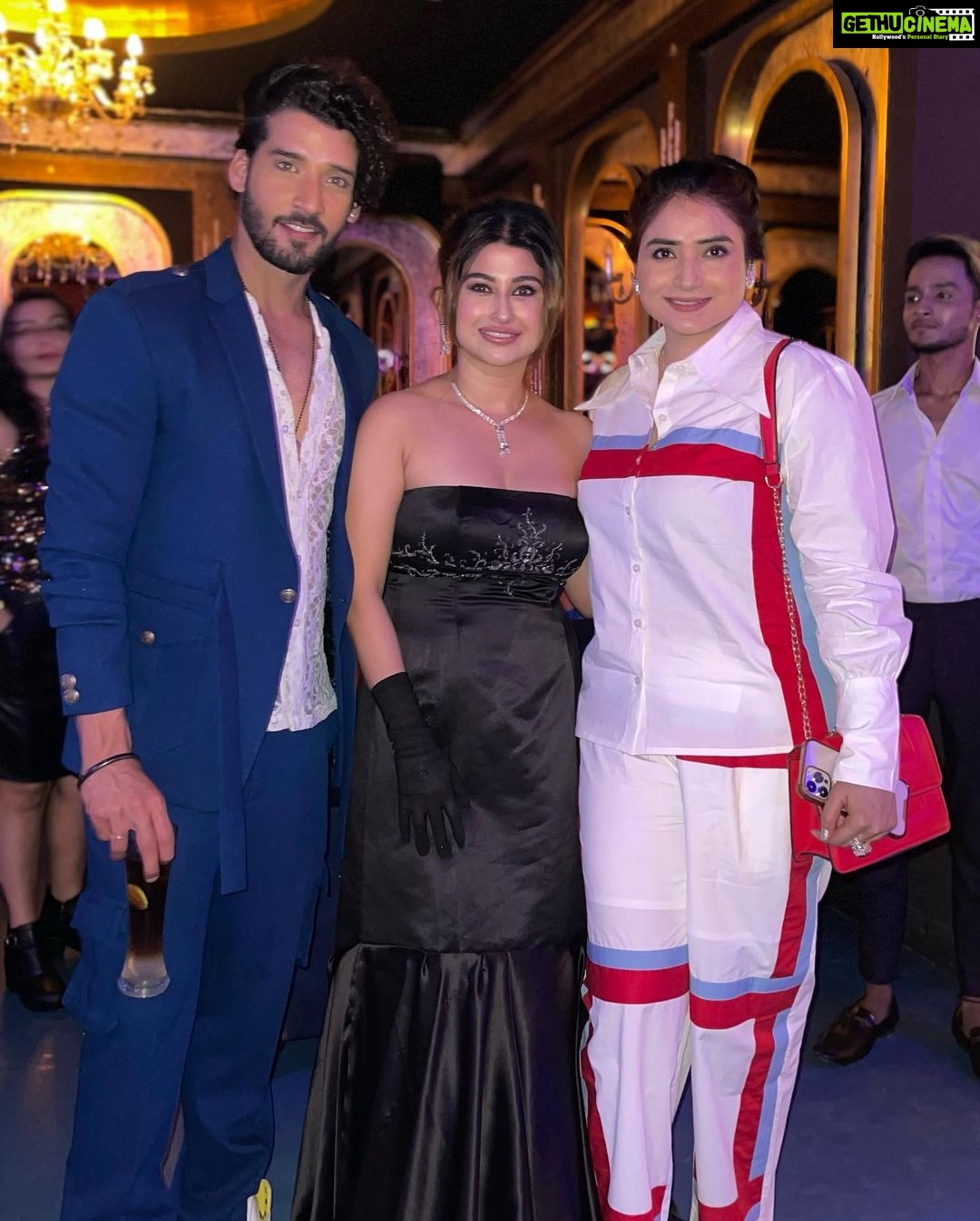 Saba Khan Instagram - Night to remember Dooriyan Launch Party 🎉 . Designer - @ddeepraa Mua - @sunny_makeup_artist . . #sabakhan #songlaunch #gratitude