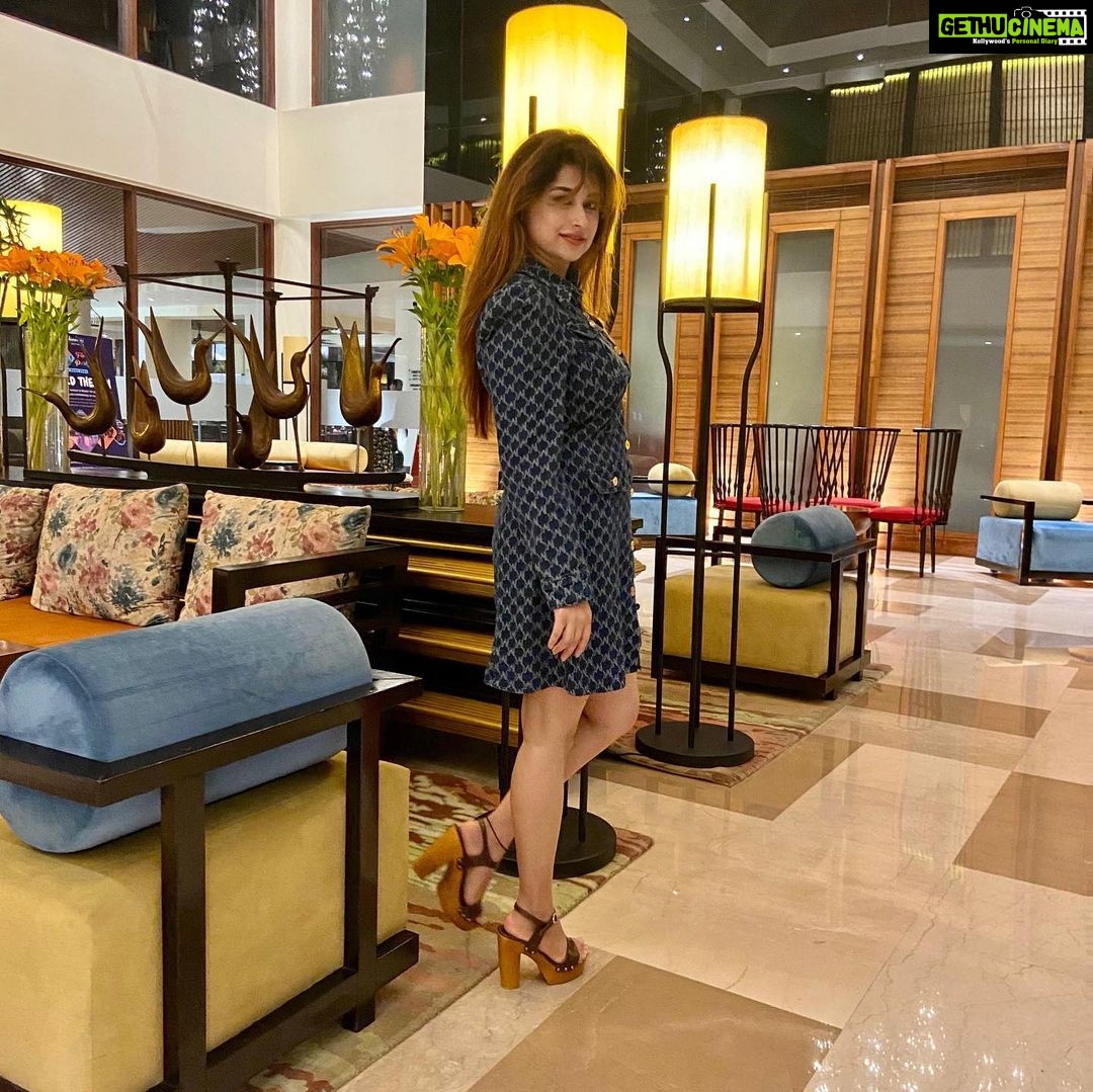 Saba Khan Instagram - Make it simple but magnificent 💝 . . Outfit- @fashionstruc