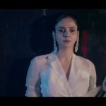 Saba Qamar Zaman Instagram - Marnay kay baad, koi saza, Koi bhi in-aam na hota, Meri khaamoshion ko koi bhi iqraar na kehta, Teri awaargi pe mera ik aansoo bhi na behta, Agar rozi ki hasrat pay, Mujhay qurban na kartay, Agar zewar charah kar wo, Mujhay veeran na kartay, Agar main Iqtasaadi daur ki, Gandi rawish se baaz reh jata, Agar main ro bhi leta aur, Mera gham raaz reh jata, Meri bhi aas reh jaati, Tera bhi naaz reh jata, Agar main husn na hoti, Na hi tu ishq kehlata, Majaazi ban kay tu mujhsay, Kabhi bhi na mila hota, Na main teri wafa hoti, Na tu meri dua hota Going to read all the comments right now under this post- see you all at YouTube 🍿♥️💫 https://youtu.be/2tvkfekJmY0