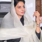 Saba Qamar Zaman Instagram - Aik insaan hai zindagi jaisa Aur woh meri zindagi mein nahi -Amjad Islam Amjad 💔