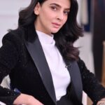 Saba Qamar Zaman Instagram - Tu urr ja befikar 🕊️ 🧥 @humayunalamgirmenswearofficial