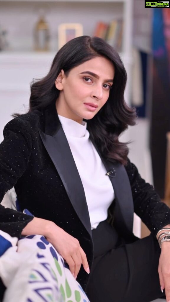 Saba Qamar Zaman Instagram - Tu urr ja befikar 🕊 🧥 @humayunalamgirmenswearofficial