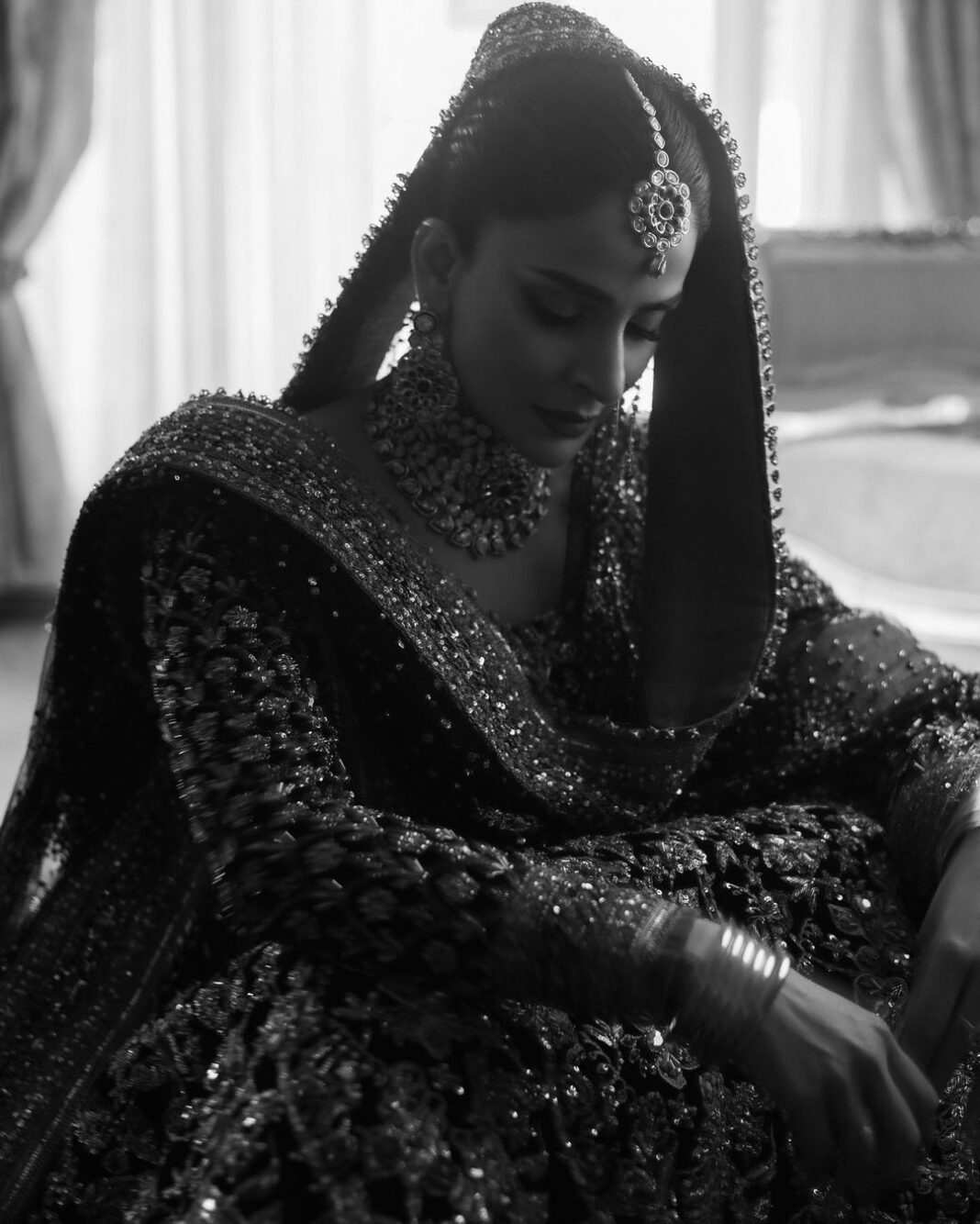 Saba Qamar Zaman Instagram - I am ‘That Girl’. 💥 💄 @lafioreisb 📸 @shahbazshaziofficial