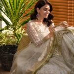 Saba Qamar Zaman Instagram - Eid Mubarak! ♥️🤍 👗 @umshabyuzmababar 📸 @waseemphotography