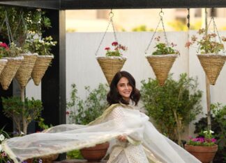 Saba Qamar Zaman Instagram - Eid Mubarak! ♥️🤍 👗 @umshabyuzmababar 📸 @waseemphotography