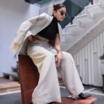Saba Qamar Zaman Instagram - Everything looks good with confidence.