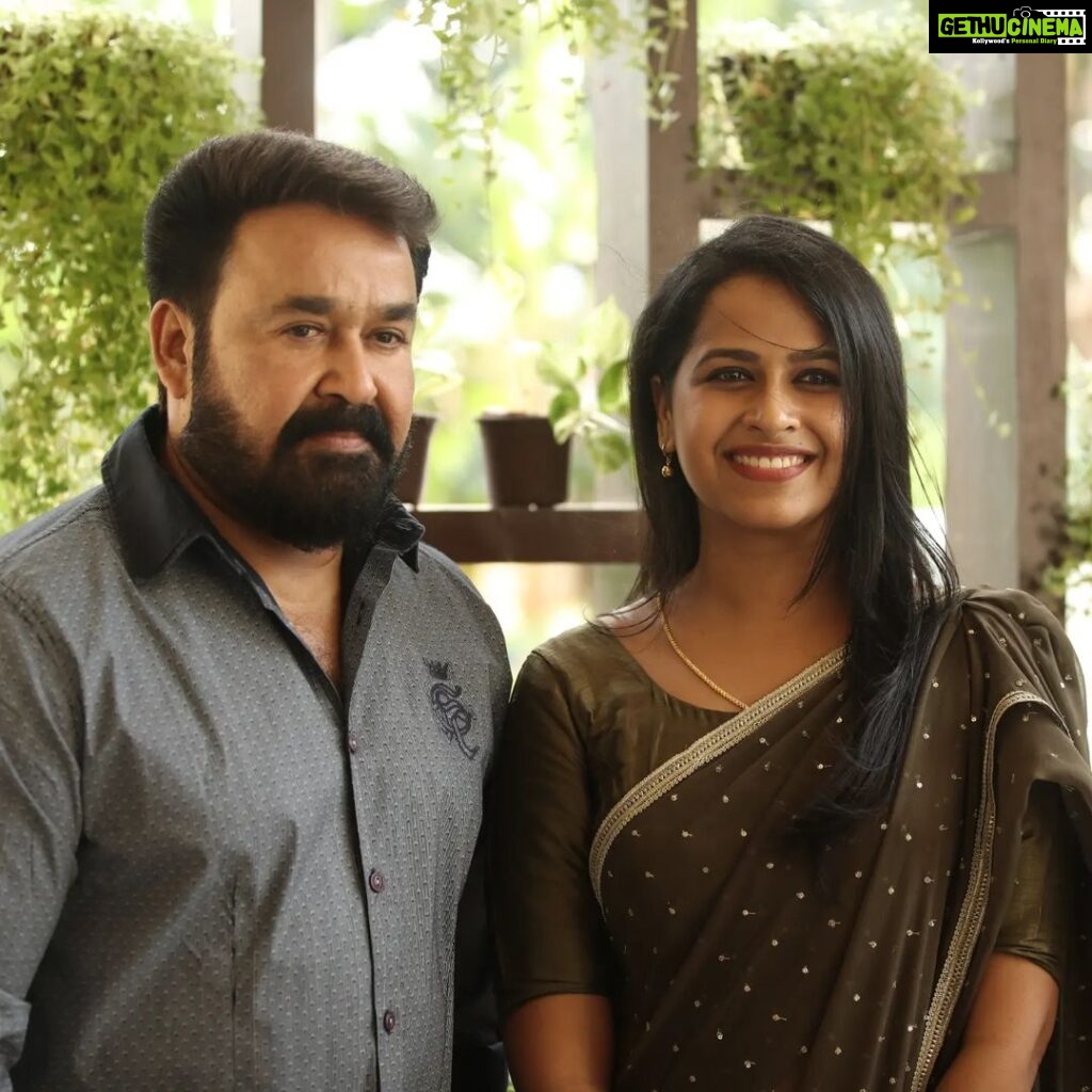 Sadhika Venugopal Instagram - 🎉🎉🎉🎉🎉🎉 Arrattt 😍in theaters now❤️ 🎉🎉🎉🎉🎉🎉 Thankyou so much unnisir @unnikrishnan_b_director and udayettan @krishnauday for this wonderful opportunity 😍 First time share the big screen space with the complete actor lalettan @mohanlal ❤️😍 Wishing all success to the entire team of our movie arrattt 👍👍❤️❤️❤️😍😍😍 Mumbai, Maharashtra