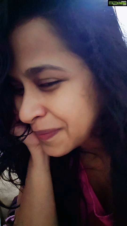 Sadhika Venugopal Instagram - Looking for a best place to 💤 without nightmare 🕊️ and i knw its my own hands 💡😴 😜 Kochi, India