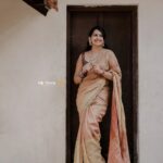 Sadhika Venugopal Instagram – 🤎🤎🤎🤎🤎🤎🤎🤎
Jewellery @malhaar_online @sindhu_malhaar Ars Studio , Vattiyorkavu