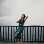 Sadhika Venugopal Instagram - 🖤🖤🖤🖤🖤🖤🖤🖤 @i.harry.ck 📸@paulclint @ashwinthomas07 Loc @haze_and_kites #infinity #infinitypoolresort #hightsofmunnar #lovewater #selflove #selfcare #selfless #transitionmode #vacationmode #hillstation #topstationmunnar #vallyview #relaxation #staycation #hillstation #munnar #mist #fog #travel #keralatourism #godsowncountry #travelmemories #travelphotography Haze & Kites Resort