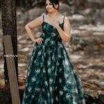 Sadhika Venugopal Instagram - 🖤🖤🖤🖤🖤🖤 🖤🖤🖤🖤🖤🖤🖤 👗 @nova_fashion_boutique_by_brind 📸 @aneesh_motive_pix Loc @aakkulam Akkulam Lake