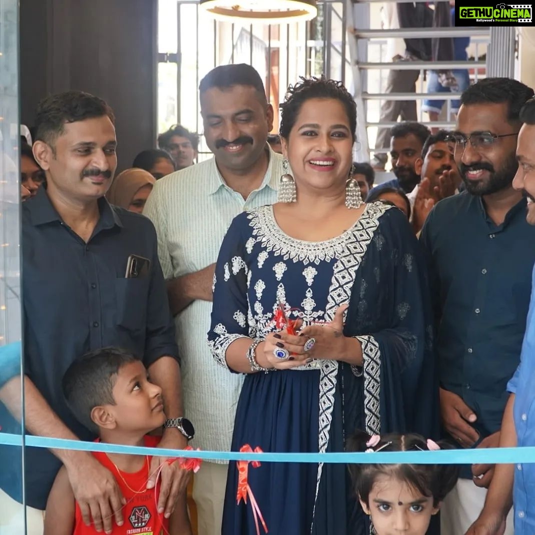 Sadhika Venugopal Instagram - Inauguration day 💞💞💞 @kalopsiamakeoverstudio Kalopsia Makeover Studio