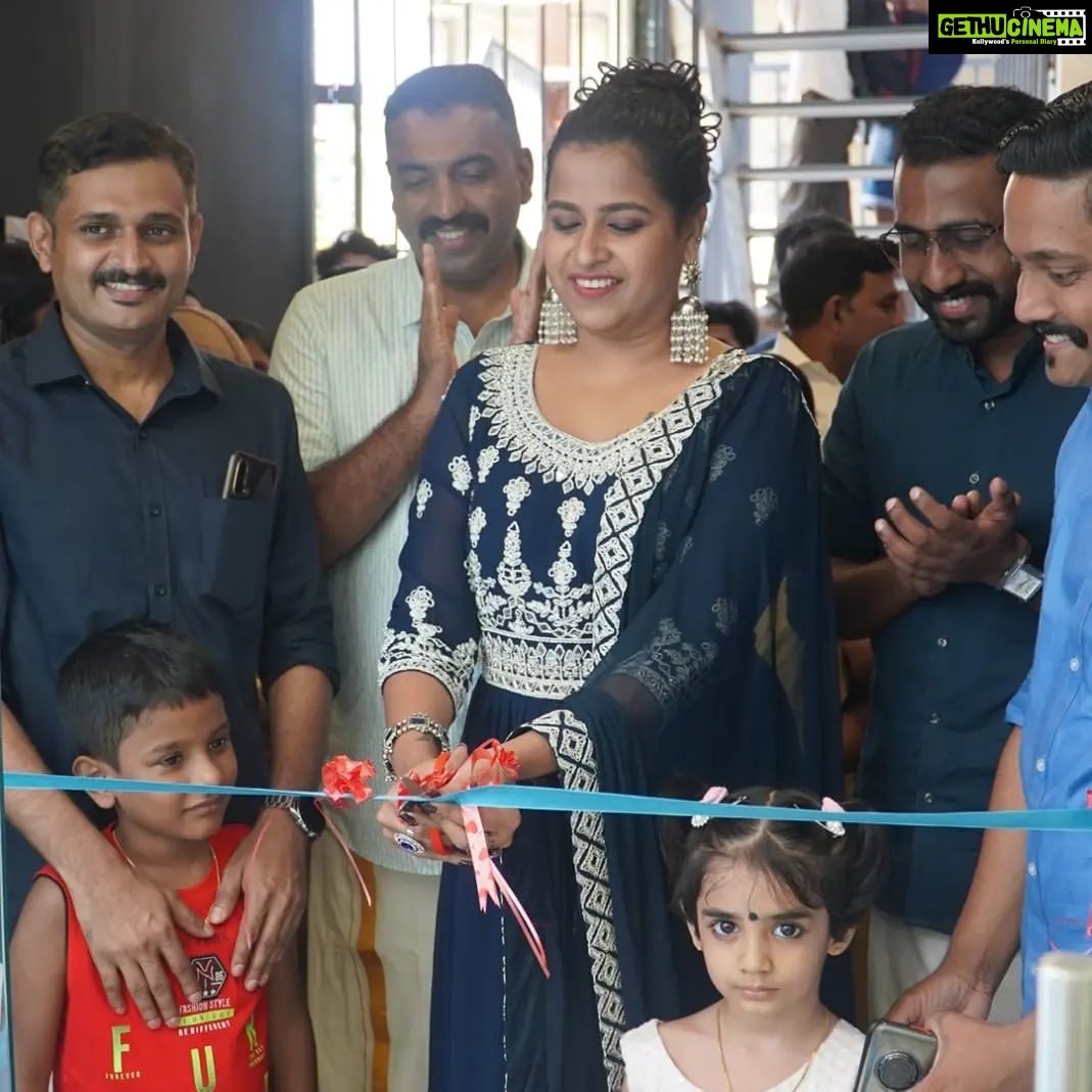 Sadhika Venugopal Instagram - Inauguration day 💞💞💞 @kalopsiamakeoverstudio Kalopsia Makeover Studio