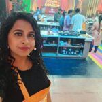 Sadhika Venugopal Instagram - 🖤🖤🖤🖤🖤🖤🖤 Women who are perceived as fearless have a concrete belief in themselves or as others would like to call it, they have confidence and high self-esteem that can't be described. Even when they're battling with doubts and insecurities, they know who they are. 🖤🖤🖤🖤🖤🖤🖤 #cookwithcomedyonasianet #asianet #newshow #entertainment #comedy #fun #latenightshoots📷🎬 Abaam Film Studio