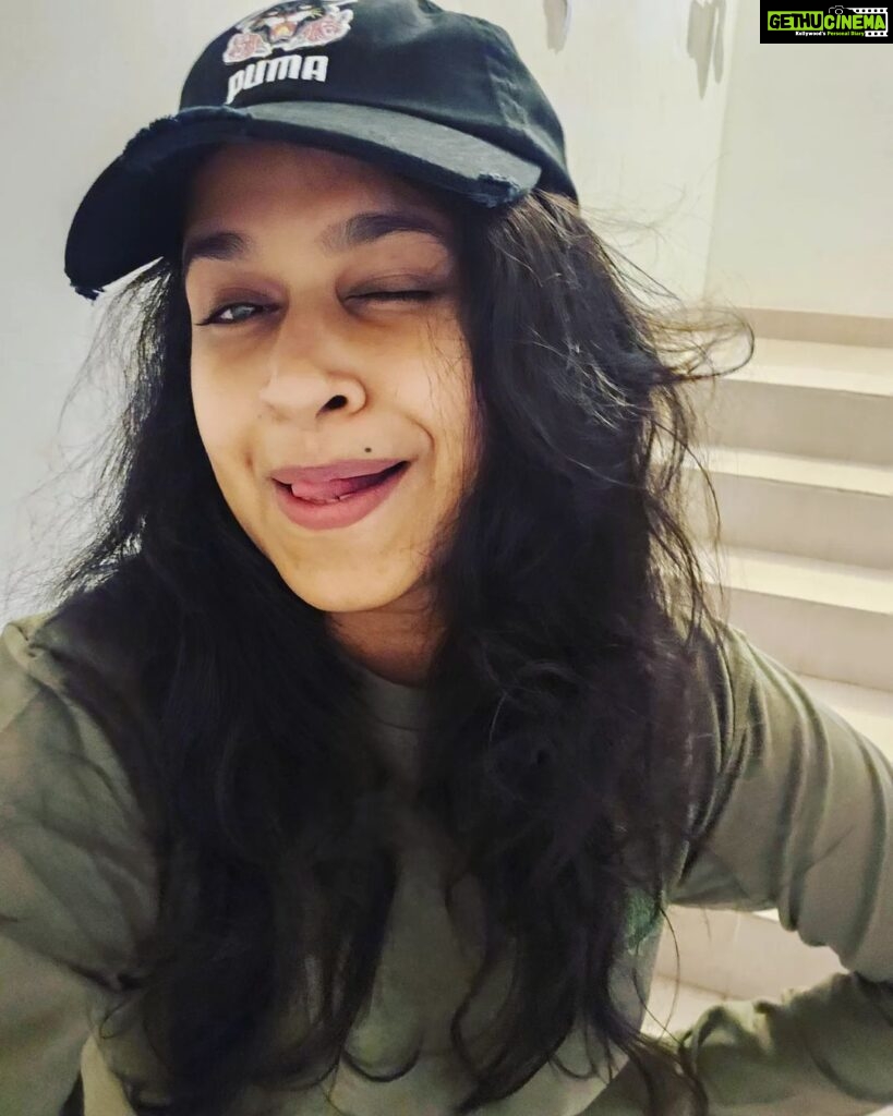 Sadhika Venugopal Instagram - 🖤💚🖤💚🖤💚🖤💚🖤💚🖤💚🖤 Smiling is the best way to face every problem, crush every fear, and hide every pain #smile #keepsmiling Kochi, India