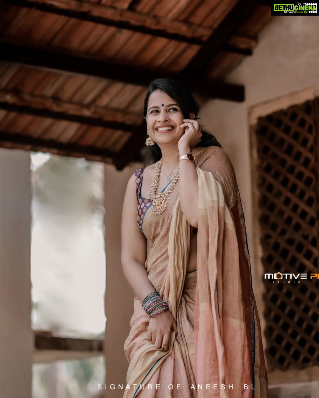 Sadhika Venugopal Instagram - 🤎🤎🤎🤎🤎🤎🤎🤎 Jewellery @malhaar_online @sindhu_malhaar Ars Studio , Vattiyorkavu