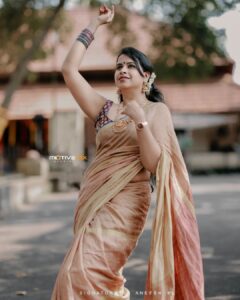 Sadhika Venugopal Instagram - 🤎🤎🤎🤎🤎🤎🤎🤎
Jewellery @malhaar_online @sindhu_malhaar