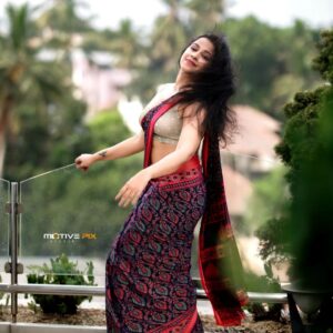 Sadhika Venugopal Instagram - 💕💕💕💕💕💕
Wear a saree and give people a reason to turn their heads

📸@aneesh_motive_pix 
@motive_pix_studio