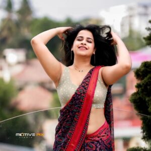 Sadhika Venugopal Instagram - 💕💕💕💕💕💕
Saree is a beautiful garment that covers enough to make a woman look elegant yet bare enough to make her look sexy.

📸@aneesh_motive_pix 
@motive_pix_studio