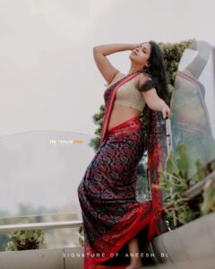 Sadhika Venugopal Instagram - 💕💕💕💕💕💕💕 The simplest way to look both modest and hot is wearing a saree 📸@aneesh_motive_pix @motive_pix_studio SP Grand Days
