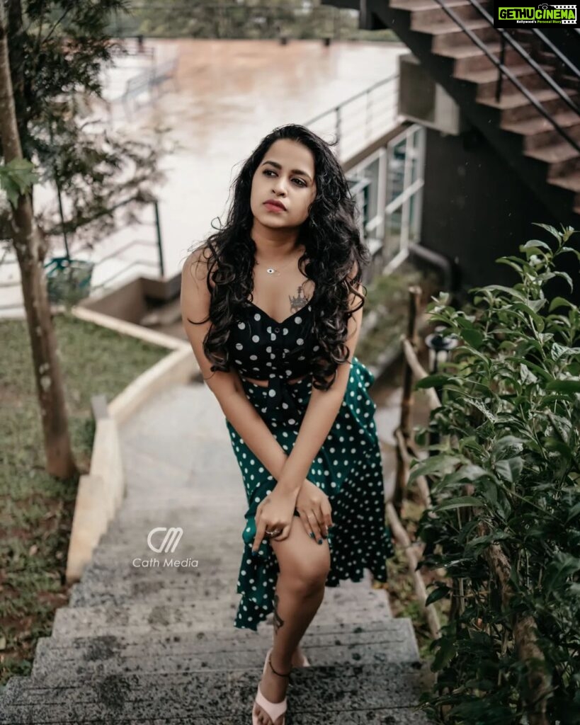 Sadhika Venugopal Instagram - 💕💕💕💕💕💕💕 The simplest way to look both ...