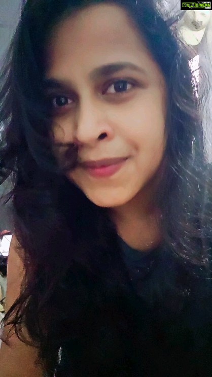 Sadhika Venugopal Instagram - 🖤🖤🖤🖤🖤🖤 Ek ladka hai uspe bada pyar atha hai 🖤❤️❤️ Kochi, India