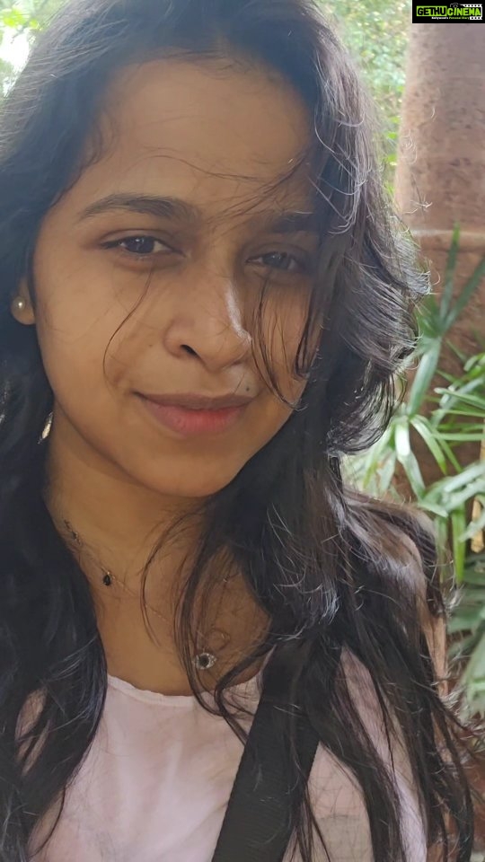 Sadhika Venugopal Instagram - I love my no makeup morning look 💞💞💞💞💞 Sunkissed 🌞☀️ A breeze is the gift of nature and it awakes your soul #feelingpositive #feelingalive #feelinggood #feelingmyself #reelitfeelit #reelsinstagram #reelkarofeelkaro #reelsindia #nomakeup #freehair SAJ Earth Resort - Kochi, Kerala