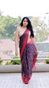 Sadhika Venugopal Instagram - 💕💕💕💕💕💕
📸@aneesh_motive_pix

When you're different, sometimes you don't see the millions of people who accept you for what you are. All you notice is the person who doesn't. Believe you can and you're halfway there.
Once we believe in ourselves, we can risk curiosity, wonder, spontaneous delight, or any experience that reveals the human spirit💕💕💕💕
Live & let live 💗

#sareelove #reelitfeelit❤️❤️ #fashion #reelsinstagram #reelkarofeelkaro #reelsindia #reelsvideo #saree #sareefashion