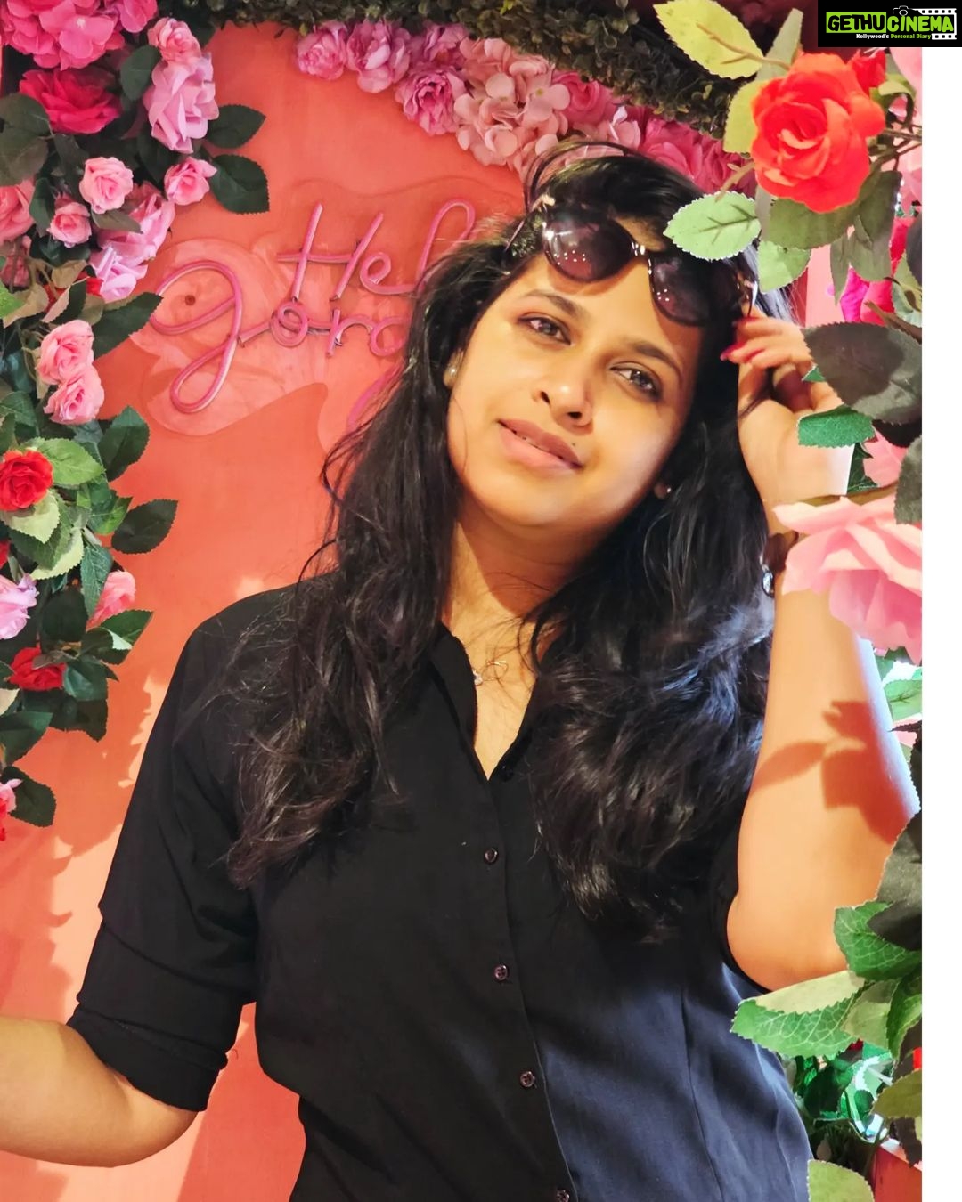 Sadhika Venugopal Instagram - 💗💗💗💗💗 📸 @binoy_rajcalicut Calicut, India