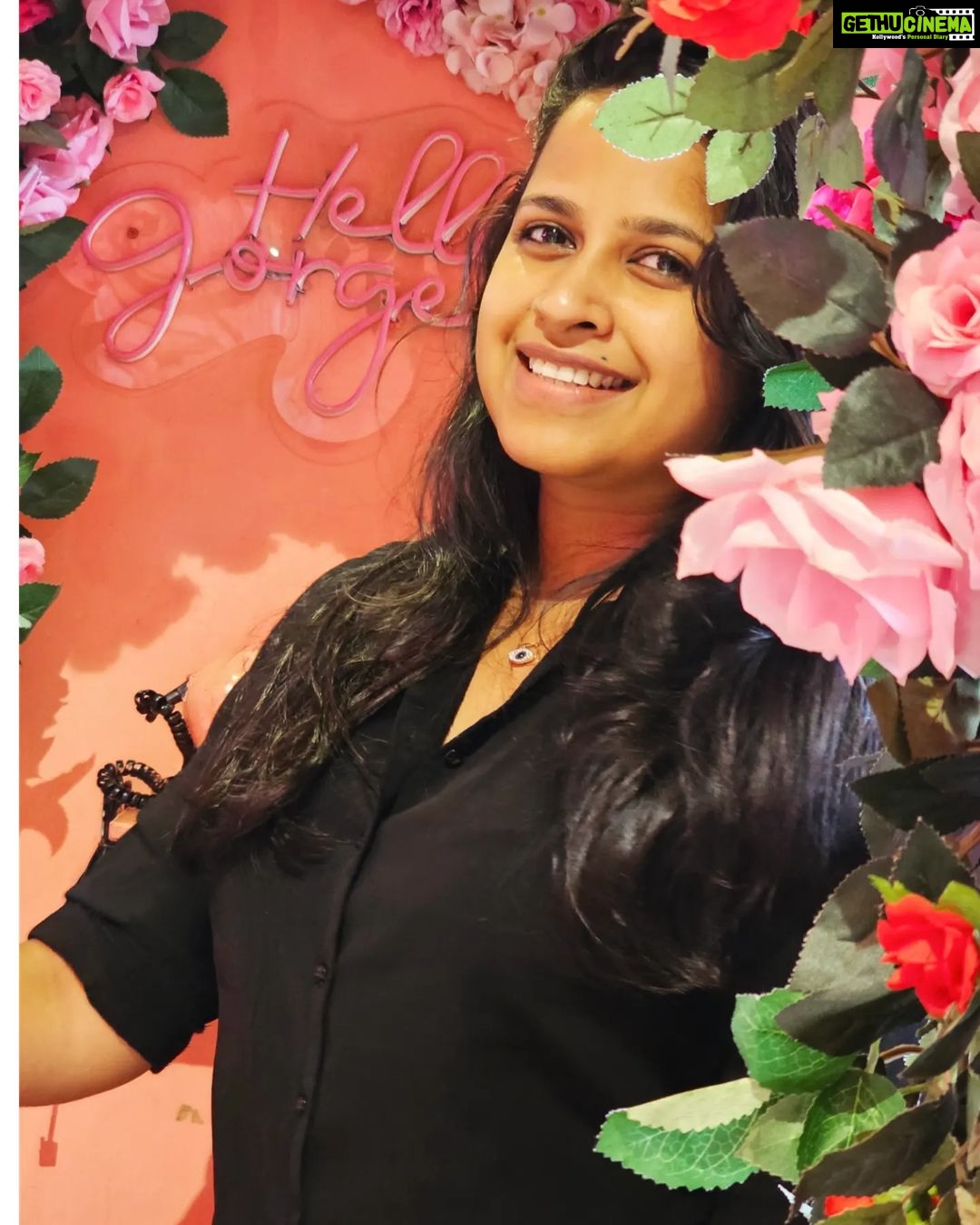 Sadhika Venugopal Instagram - 💗💗💗💗💗 📸 @binoy_rajcalicut Calicut, India