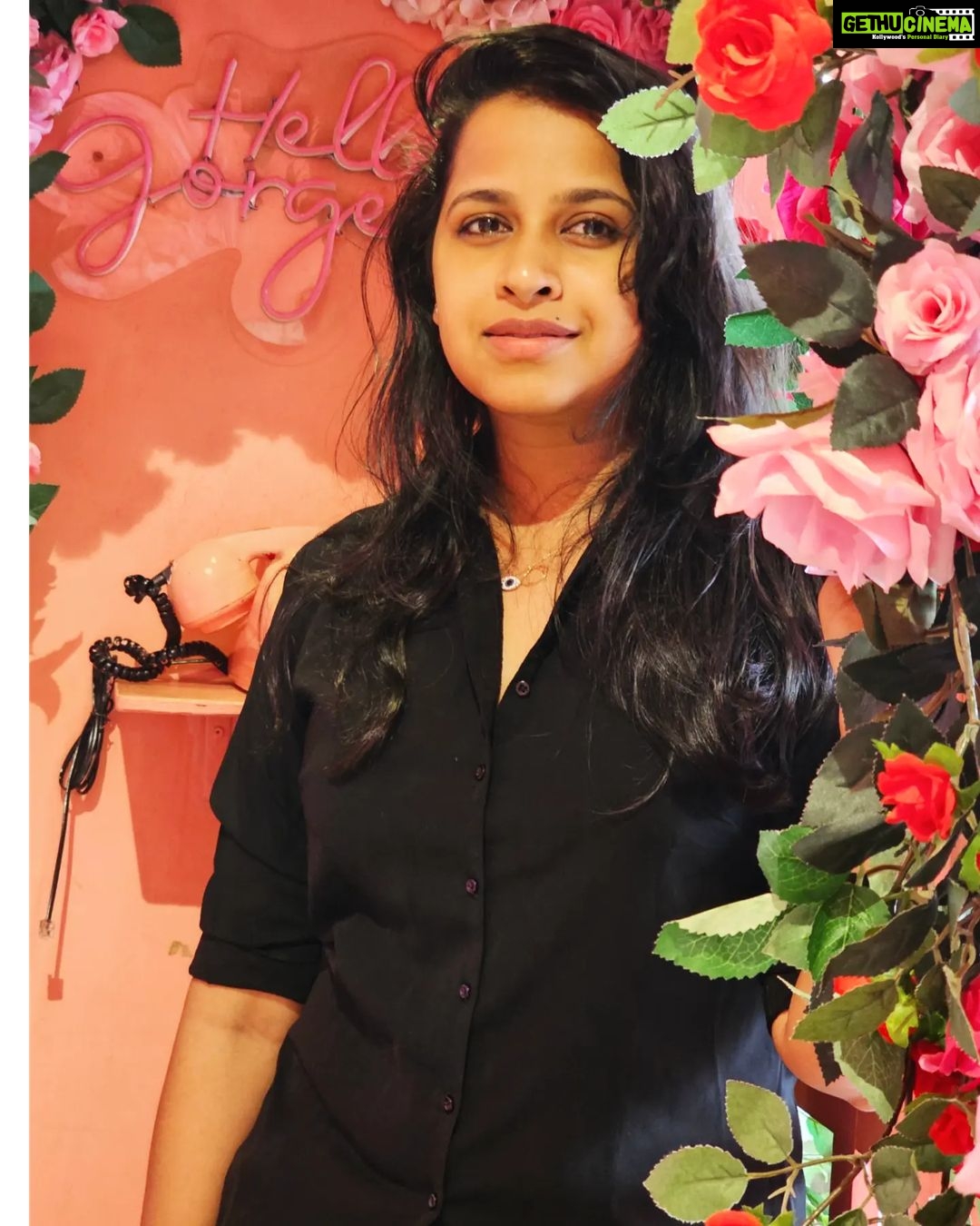 Sadhika Venugopal Instagram - 💗💗💗💗💗 📸 @binoy_rajcalicut Calicut, India