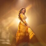 Sai Tamhankar Instagram - झी चित्र गौरव २०२३ ! या पुरस्कारामुळे मी कृतकृत्य झाले आहे , खूप खूप आभार @zeemarathiofficial . @jigarmaliofficial @pinklanebyrashi @nehachaudhary_ @digambar103 @jayshree2783 @ipshita.db @brewbackersmedia @santushtimahadeo @azim_shaikh1989 @mandalsaddam #saitamhankar #marathipaulpadtepudhe #zeegaurav #zeechitragaurav2023 #grateful #overwhelmed