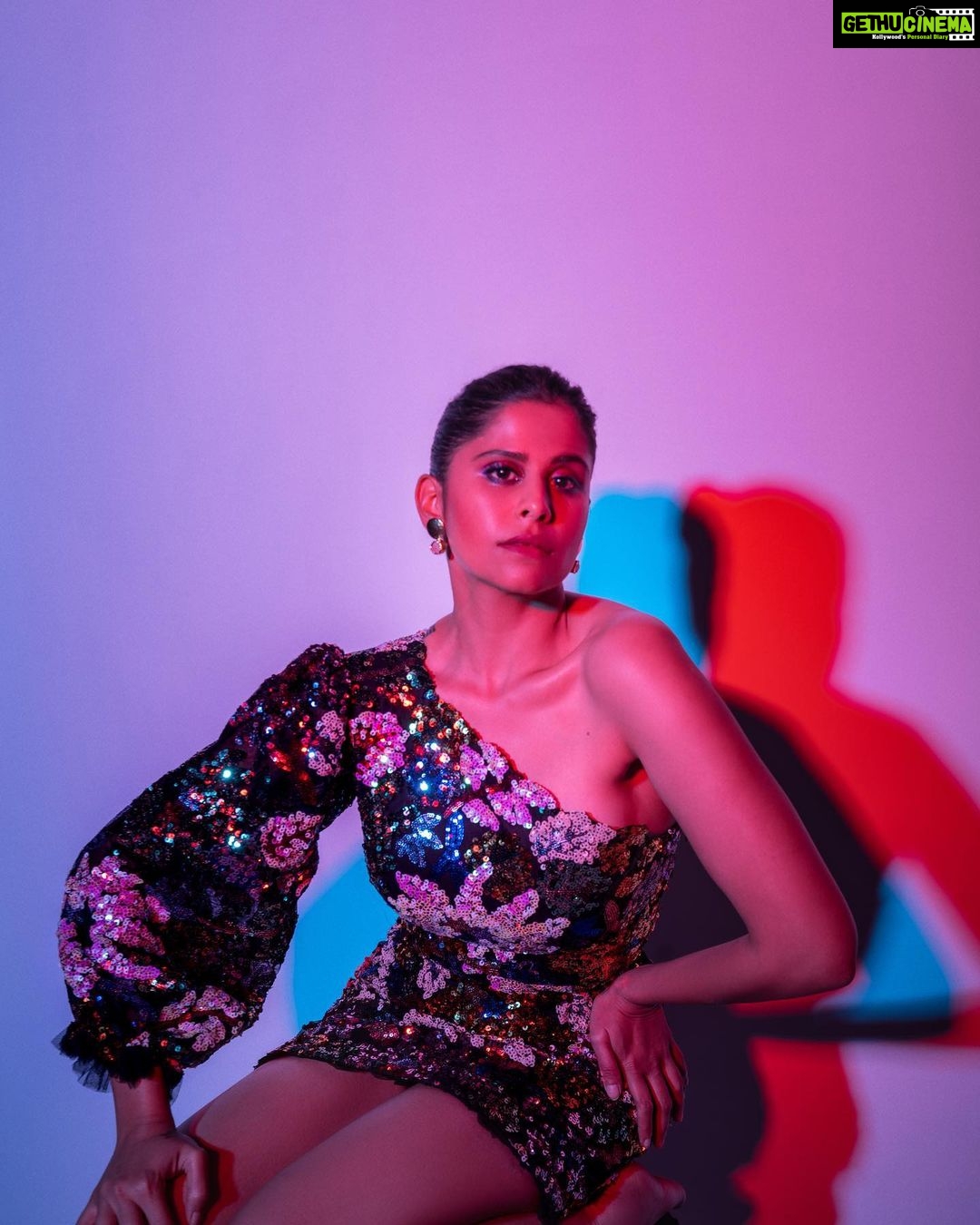 Sai Tamhankar Instagram - Happy Holi ! @dziinebydeepa @anaghaartsnjewels @digambar103 @jayshree2783 @nehachaudhary_ @kalyaam_2.0 @vishal.patil36 @azim_shaikh1989 #saitamhankar #colourful #colours #holi #rainbow HOLI
