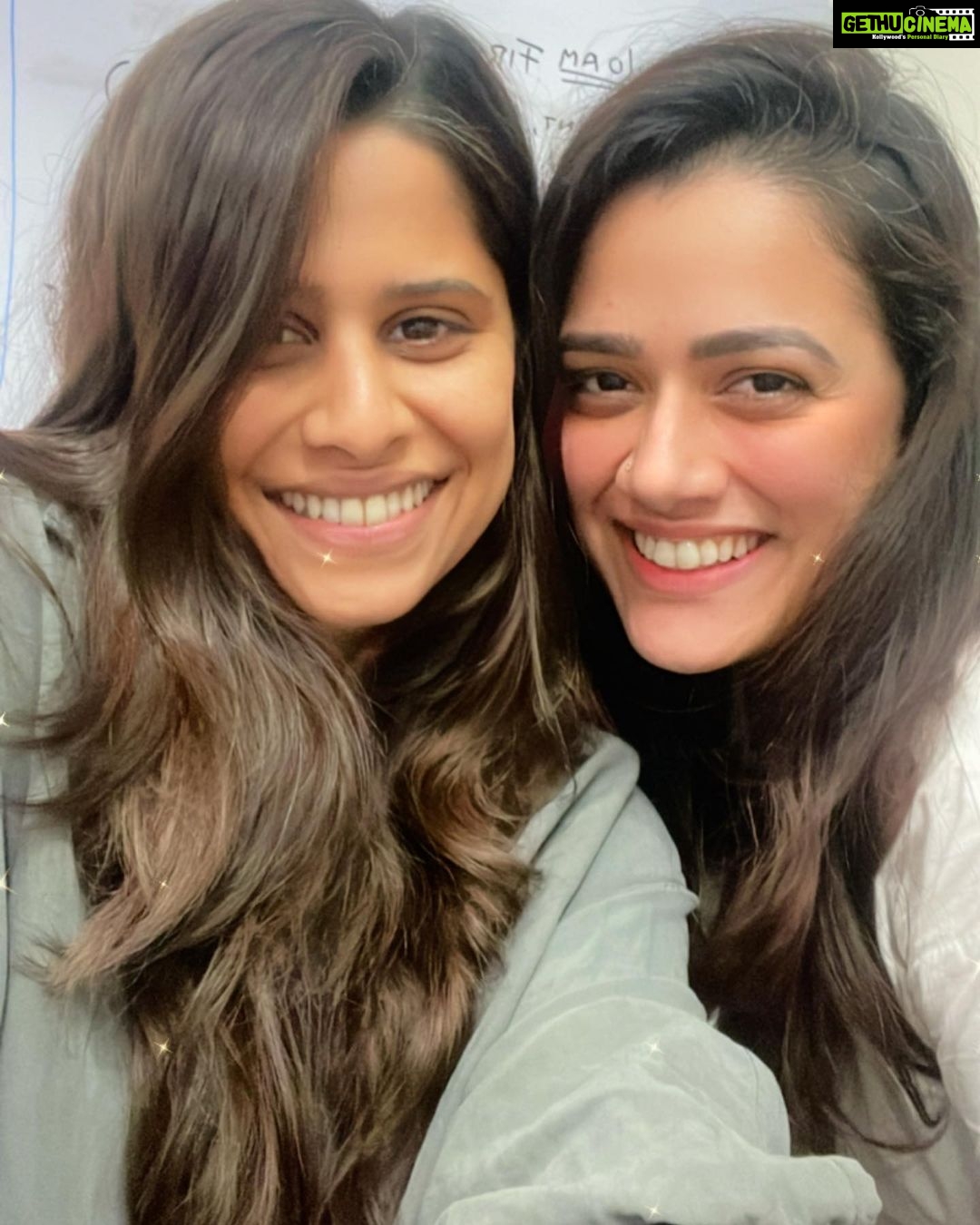Sai Tamhankar Instagram - Happy Birthday my sunshine girl . Love you heaps . A stay over will reset things . Waiting like a chatak for that to happen . Have a fab year. #saitamhankar #girija #girijaoak #bestie #birthdaygal #og #kandiwalidays #mumbai #sangli #allalong #heart #mymain