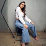 Sai Tamhankar Instagram - Casual है ! @kostume_county @digambar103 @jayshree2783 @nehachaudhary_ @shruu_t @vishal.patil36 @azim_shaikh1989 #saitamhankar #casualavtar #easy #denim #whitetop #basic #smartcasuals #mything