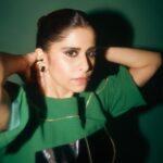 Sai Tamhankar Instagram - For India Lockdown at @iffigoa @virsheteofficial @viangevintage @nehachaudhary_ @digambar103 @jayshree2783 @kadamajay @m_o_u_s_u_m_i @azim_shaikh1989 #saitamhankar #iffi #goa #flyingvisit #indialockdown #phoolmati #migrant Goa India