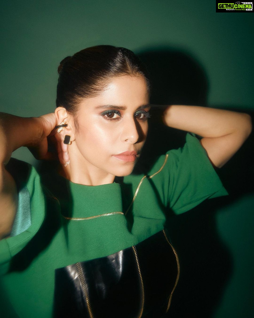 Sai Tamhankar Instagram - For India Lockdown at @iffigoa @virsheteofficial @viangevintage @nehachaudhary_ @digambar103 @jayshree2783 @kadamajay @m_o_u_s_u_m_i @azim_shaikh1989 #saitamhankar #iffi #goa #flyingvisit #indialockdown #phoolmati #migrant Goa India
